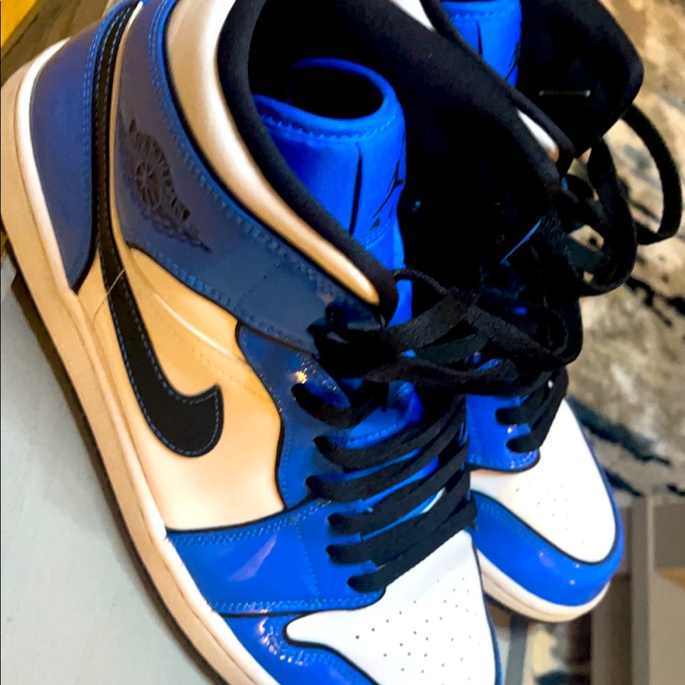 Baby Blue Jordans 11.5 mens